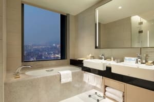 Hilton Taipei Sinban Bathroom