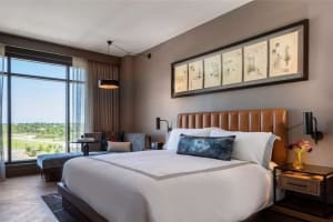 Thompson Savannah by Hyatt Guestroom