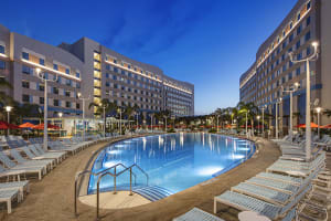 Universal's Endless Summer Resort - Surfside Inn and Suites Pool