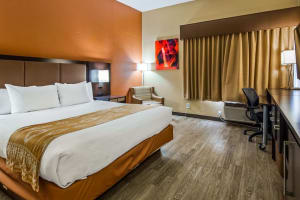 Best Western View of Lake Powell Hotel King Bed
