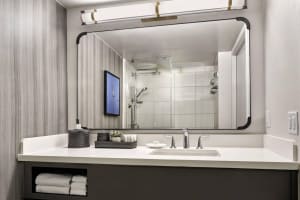 Westdrift Manhattan Beach, Autograph Collection by Marriott Bathroom