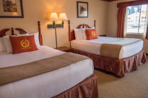 Wild Bear Inn Double Queen Parkway View