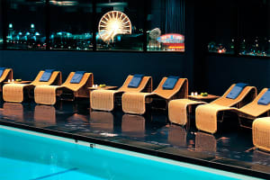 W Chicago - Lakeshore Indoor Pool