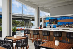 Waterstone Resort & Marina Boca Raton, Curio Collection by Hilton Bar