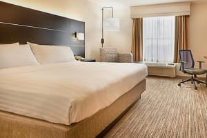 Holiday Inn Express & Suites Asheville SW - Outlet Ctr Area Guest Room