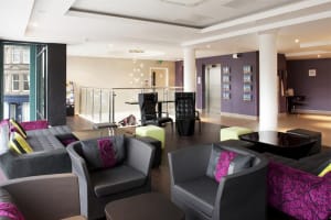 Holiday Inn Express Dundee Lobby