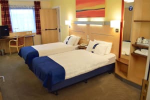 Holiday Inn Express Dundee Guest Room