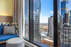 Holiday Inn Express Melbourne Little Collins Living Room
