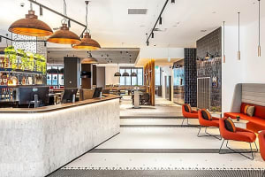 Holiday Inn Express Melbourne Little Collins Lounge
