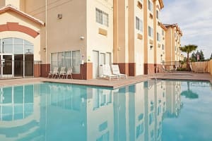 Holiday Inn Express Madera-Yosemite Park Area Swimming Pool