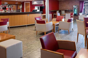 Holiday Inn Express Liverpool - Royal Albert Dock Bar and Lounge