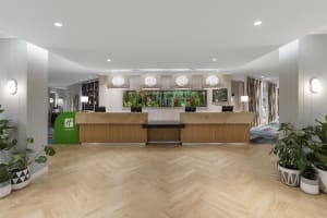 Holiday Inn Auckland Airport Lobby