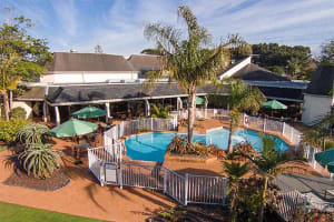 Holiday Inn Auckland Airport Pool