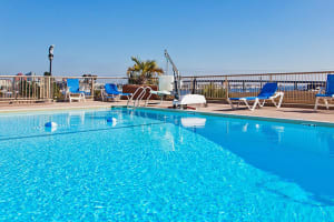 Holiday Inn Charleston-Riverview