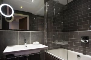 Holiday Inn Manchester - City Centre Bathroom