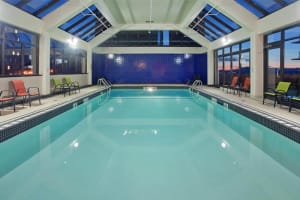 Holiday Inn Vancouver-Centre (Broadway) Pool