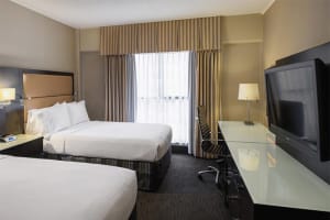 Holiday Inn & Suites Vancouver Downtown