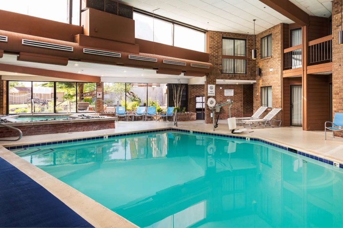 Best Western Plus Landmark Inn Swimming Pool
