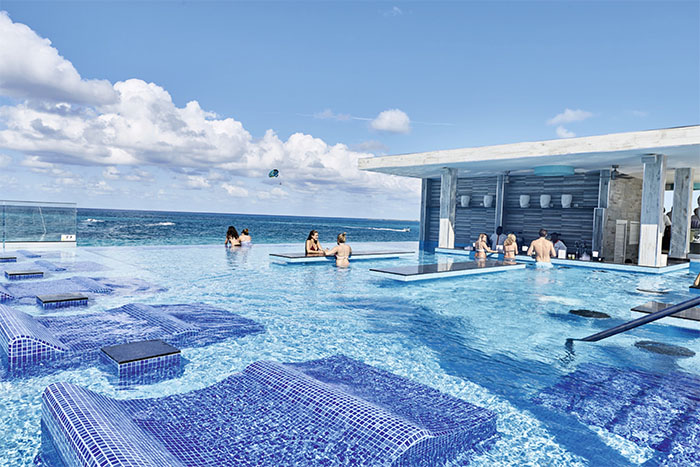 Riu Palace Paradise Island Infinity Swim-Up Bar